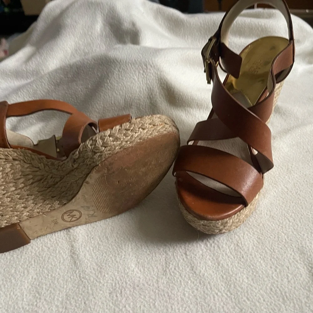 Michael Kors Women’s Platform Leather Sandals in like new condition - Picture 6 of 7